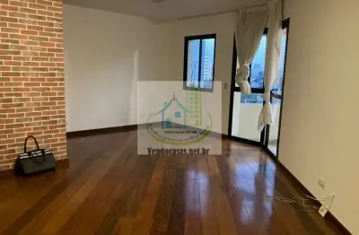 Lindo apartamento  muito bem localizado na av. mascote com condomínio e iptu já inclusos no aluguel.
