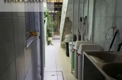 Sobrado Com 3 Dormitórios Sendo 1 Suite Com 2 Vagas Garagem ,Proximo das Principais Ruas ( Avenidas)