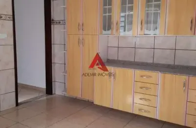 Casa com 3 quartos à venda no Jardim Emília, Jacareí  por R$ 350.000