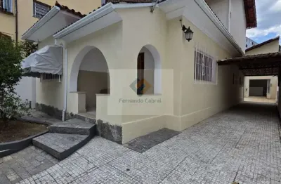 Casa à venda no pé pequeno, alto padrão: 5 quartos, 2 suítes, 1 sala, 5 banheiros, 4 vagas e 262m² de área. venha conferir!