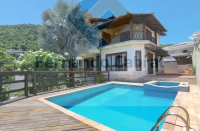 Luxuosa casa em condomínio à venda em charitas, niterói-rj: 4 quartos, 3 suítes, 1 sala, 5 banheiros, 3 vagas de garagem, 450 m². você merece!