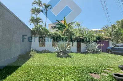 Esta magnífica casa à venda em camboinhas, na 1ª quadra da praia;