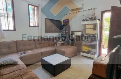 Casa em condomínio à venda em santa rosa, niterói-rj: 2 quartos, 1 sala, 1 vaga de garagem, 180m² de área.