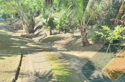 Imperdível casa de 4 quartos em itaipu, niterói-rj: 1 suíte, 1 sala, 2 banheiros, 4 vagas na garagem e 220m² de área!