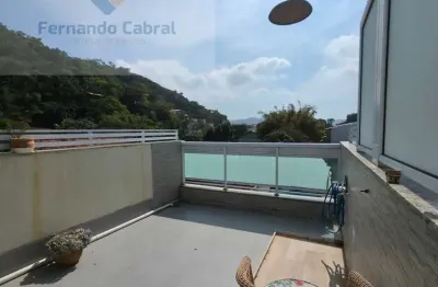 Cobertura à venda em itacoatiara, sol da manhã com vista para o verde.