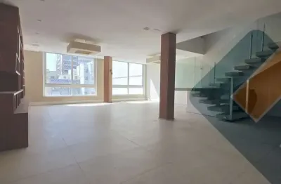 Luxuosa cobertura à venda em icaraí, niterói-rj: 3 quartos, 3 suítes, 1 sala, 5 banheiros, 2 vagas de garagem, 221m² de área.