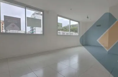 Locação de sala comercial em condomínio de alto padrão em santa rosa, niterói-rj: 1 sala, 1 banheiro, 1 vaga, 30,08m².
