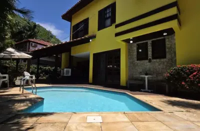 Casa de luxo em condomínio em itacoatiara, niterói-rj: 5 quartos, 3 suítes, 3 salas, 6 banheiros, 2 vagas, 376m².