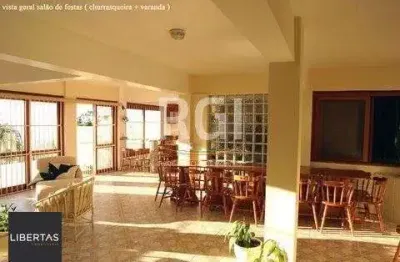 Casa para Venda - 485m², 3 dormitórios, sendo 1 suites, 4 vagas - Teresópolis