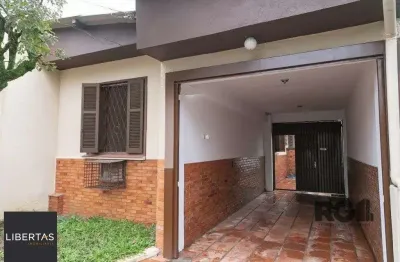 Casa para Venda - 150m², 3 dormitórios, 2 vagas - Teresópolis