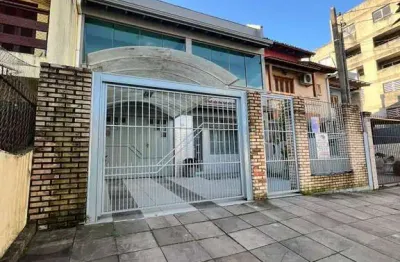 Casa à venda com 215m² na Hípica, 3 quartos sendo 1 suíte e 2 vagas