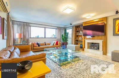 Apartamento semimobiliado, 167 m², 3 suítes e 3 vagas de garagem no bairro Bela Vista.