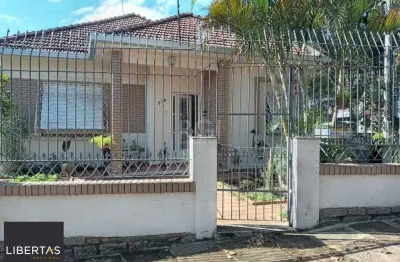 Casa para Venda - 384m², 3 dormitórios, sendo 1 suites, 3 vagas - Teresópolis