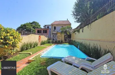 Casa para Venda - 240m², 5 dormitórios, sendo 1 suites, 3 vagas - Menino Deus