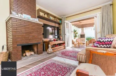 Casa para Venda - 258m², 3 dormitórios, sendo 1 suites, 4 vagas - Teresópolis