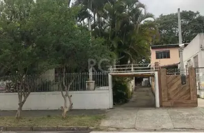 Casa/terreno medindo 200m² de privativo, 550m² totais  no bairro Partenon, 9 vag