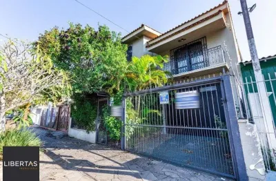 Casa para Venda - 500m², 3 dormitórios, sendo 3 suites, 4 vagas - Vila Ipiranga