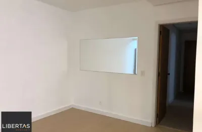 Vende ou aluga  no bairro Menino Deus, com garagem, apartamento de 03 dormitórios, suíte, living 02 ambientes, com sacada e churrasqueira