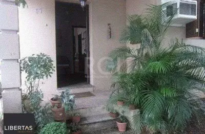 Casa para Venda - 137m², 1 dormitório, sendo 1 suites, 4 vagas - Floresta