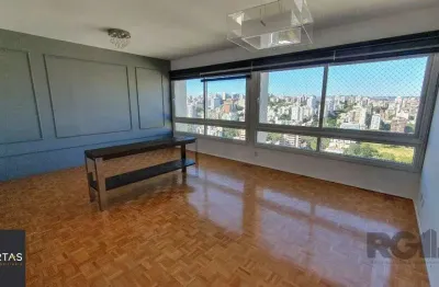 Apartamento com 4 quartos, vaga de garagem, no bairro Moinhos de Vento, Poa/RS