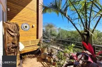 Excelente casa com 3 dormitórios, 1 suíte e vaga de garagem para 3 carros.