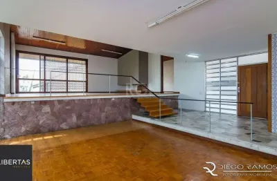 Venda de casa residencial 25,00m x 80,00m- Menino Deus. 4 vagas, 4 dormitórios, sendo 1 suíte, 1 varanda, lareira e churrasqueira.