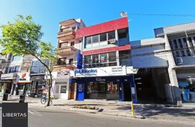 Prédio comercial, com 03 andares, loja térrea, mais 04 salas.