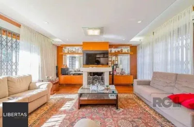 Casa 221m² - 3 dormitórios, 1 suíte, 4 vagas de garagem no bairro Vila Assunção