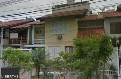 Casa a venda de 4 dormitórios com 325,40 m², no bairro Jardim Lindóia em Porto Alegre.