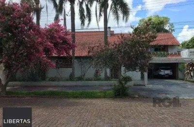 Casa com 4 quartos à venda na Avenida Cinco de Novembro, 109, Teresópolis, Porto Alegre