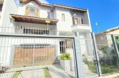 Excelente casa de 300m² com 4 dormitórios no bairro Sarandi.