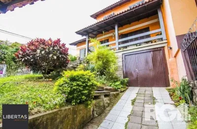 Casa com 5 quartos à venda na Rua Ângelo Passuelo, 79, Vila Nova, Porto Alegre