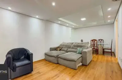 Apartamento Semimobiliado com 3 Dormitórios (1 Suíte com Hidro) – 104 m² e Vaga Coberta