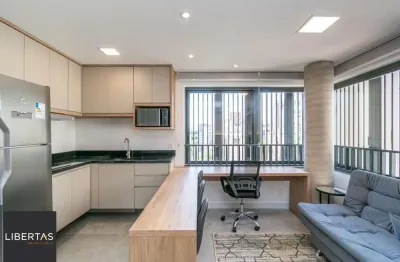 Loft de alto padrão construtivo no bairro Moinhos de Vento, planta de 29,60 m2 privativos com porcelanato, forro em gesso e aberturas em alumínio com vidros duplos.