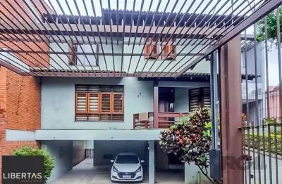 Casa com 4 quartos à venda na Avenida Arnaldo Bohrer, 97, Teresópolis, Porto Alegre