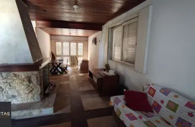 Casa de 3 dormitórios no bairro à venda em Vila Nova, Porto Alegre