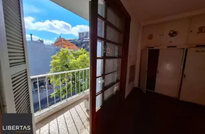 Apartamento de 4 dormitórios, 1 vaga, elevador no bairro Independência