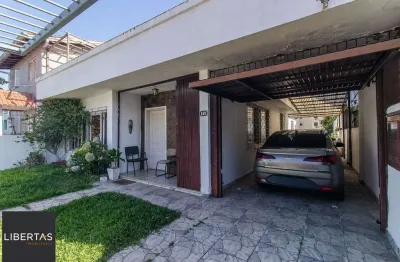 Casa com 3 quartos à venda na Rua Dona Zulmira, 167, Cavalhada, Porto Alegre