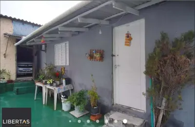 Casa com Pátio, 2 Quartos, vaga de garagem no Bairro Passos Das Pedras.