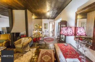 Casa para Venda - 400m², 3 dormitórios, sendo 1 suites, 5 vagas - Cristal