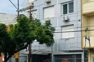 Apartamento de 2 dormitórios, frente, reformado na Cidade Baixa