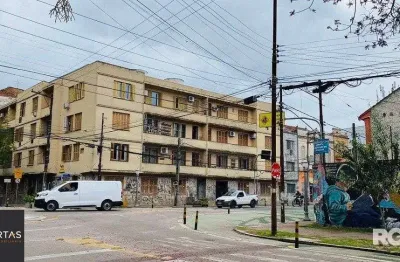 Apartamento a venda, 3 dormitórios reformado na joão alfredo.