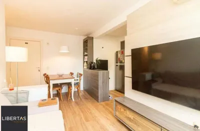 Apartamento à venda com 2 dormitórios, sacada e vaga no Morro Santana.