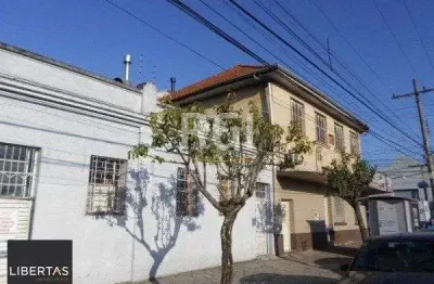 Prédio residencial e comercial, no bairro Navegantes em Porto Alegre