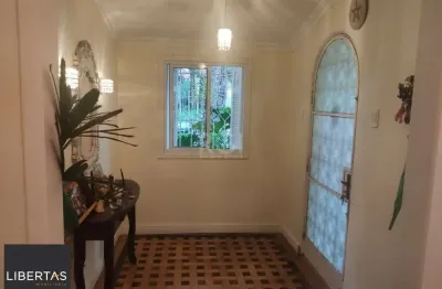 Casa para Venda - 205m², 3 dormitórios, sendo 1 suites, 2 vagas - Santo Antonio