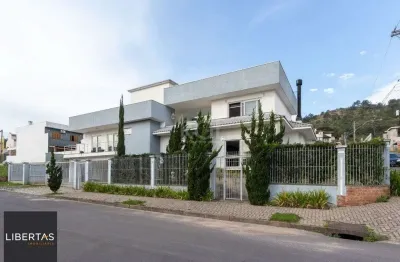 Casa para Venda - 377m², 4 dormitórios, sendo 3 suites, 3 vagas - Guarujá