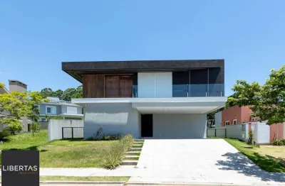 Casa Condominio para Venda - 300m², 4 dormitórios, sendo 4 suites, 2 vagas - Alphaville