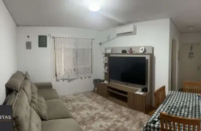 Apartamento de 2 dormitórios, living, cozinha, área de serviço e banheiro social.