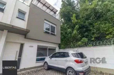 Casa impecável e mobiliada, com 3 niveis, possui 3 dormitórios sendo 1 suíte, 4 banheiros