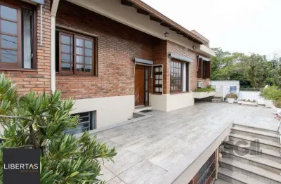 Casa para Venda - 440m², 3 dormitórios, sendo 1 suites, 2 vagas - Santa Tereza